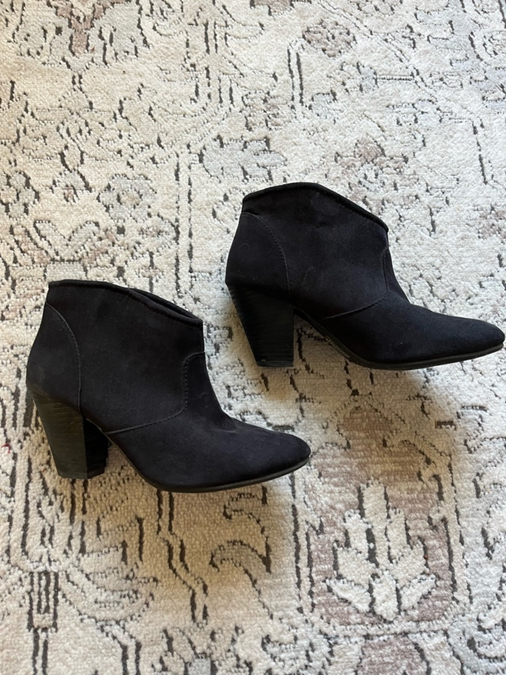 Express Black Faux Suede Ankle Boots Booties Heels Size 7